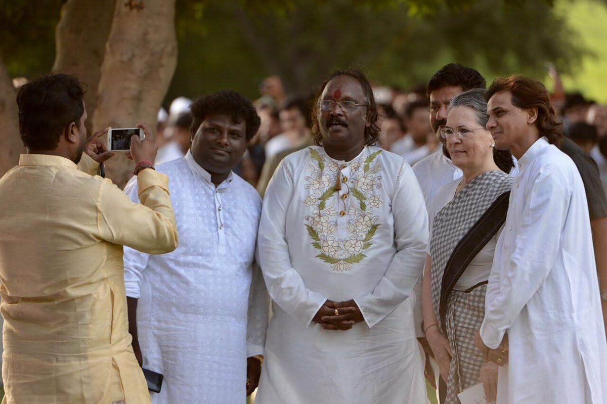 Guruji with Sonia Gandhi (2)
