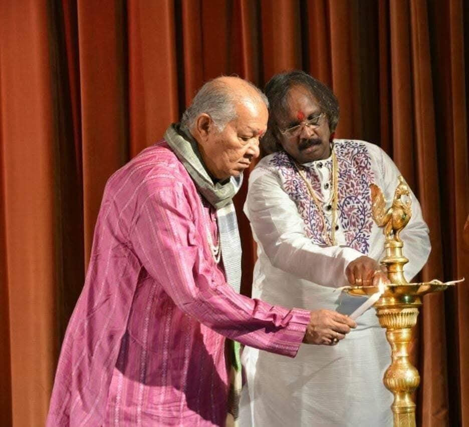 Pt. Hariprasad Chaurasia along with Pt. Rajendra Prasanna doing the Lamp Lighting Ceremony