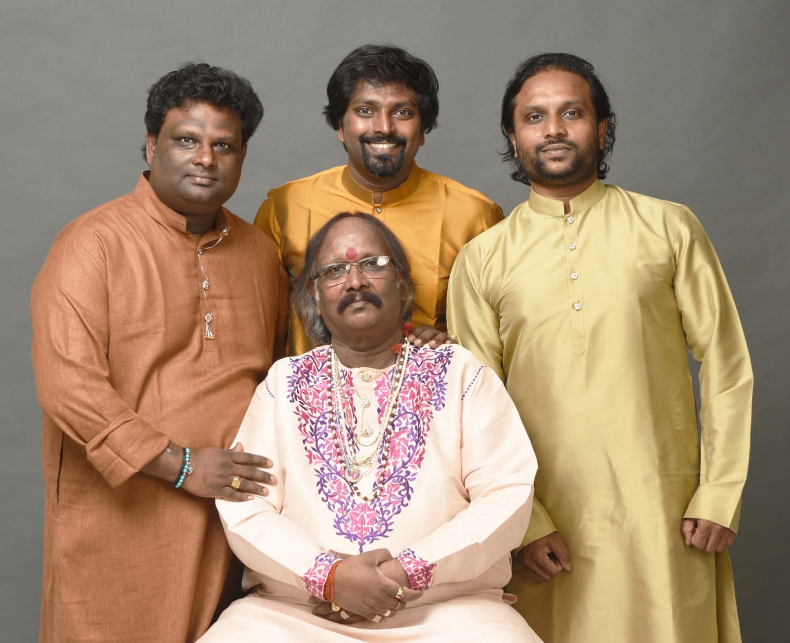 Pt. Rajendra Prasanna along with his disciple sons, Rajesh, Rishab and Ritesh (2)
